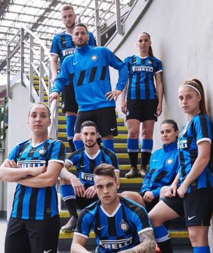 İtalyan devi Inter'in yeni sezonda iç sahada giyeceği formalar tanıtıldı.