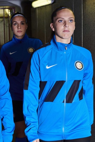 İtalyan devi Inter'in yeni sezonda iç sahada giyeceği formalar tanıtıldı.