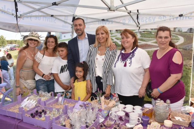 Silivri Belediyesi 4. Lavanta Hasat Şenliği birbirinden renkli görüntülere sahne oldu. Binlerce kişinin hasat yaptığı ve fotoğraf çektirdiği şenlik muhteşem geçti.