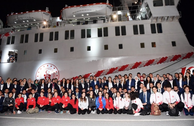 Öğrenciler Galata'dan Samsun'a Uğurlandı