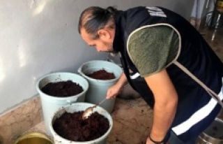 Eyüpsultan'da Sahte Nargile Tütünü İmalathanesine...