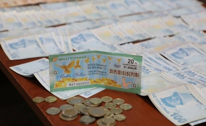 Dilencinin üzerinden 10 bin TL para ve Milli Piyango Bileti çıktı